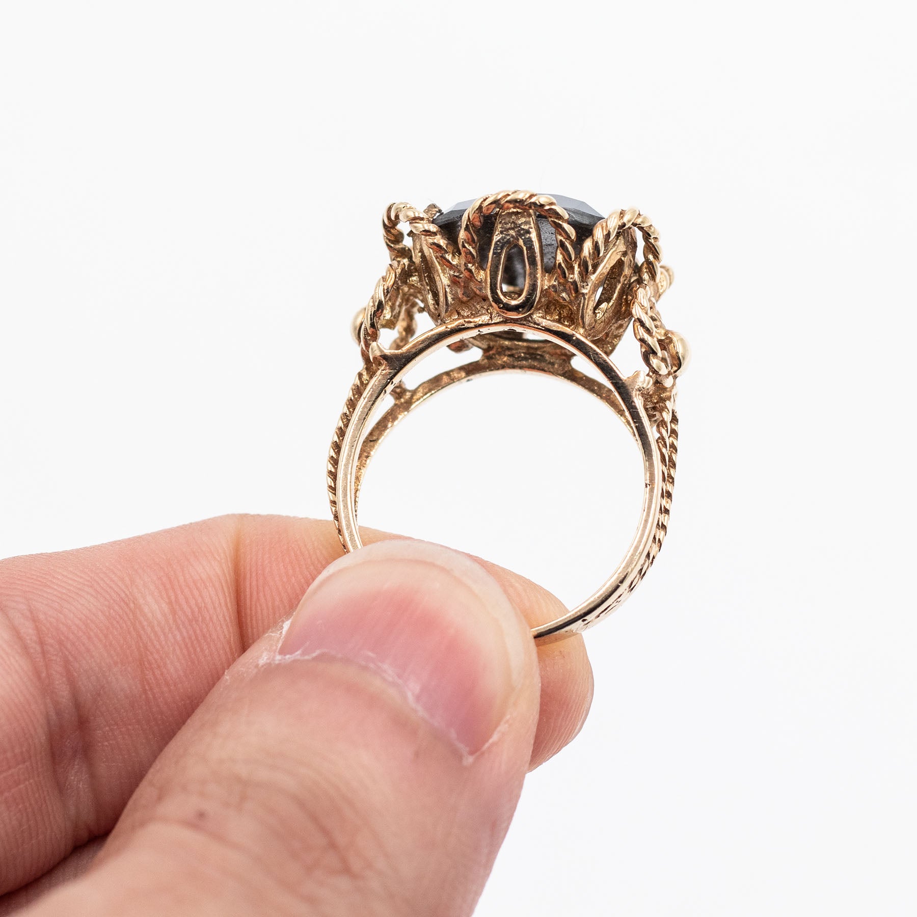 10k Yellow Gold Black Round Gemstone Vintage Ring