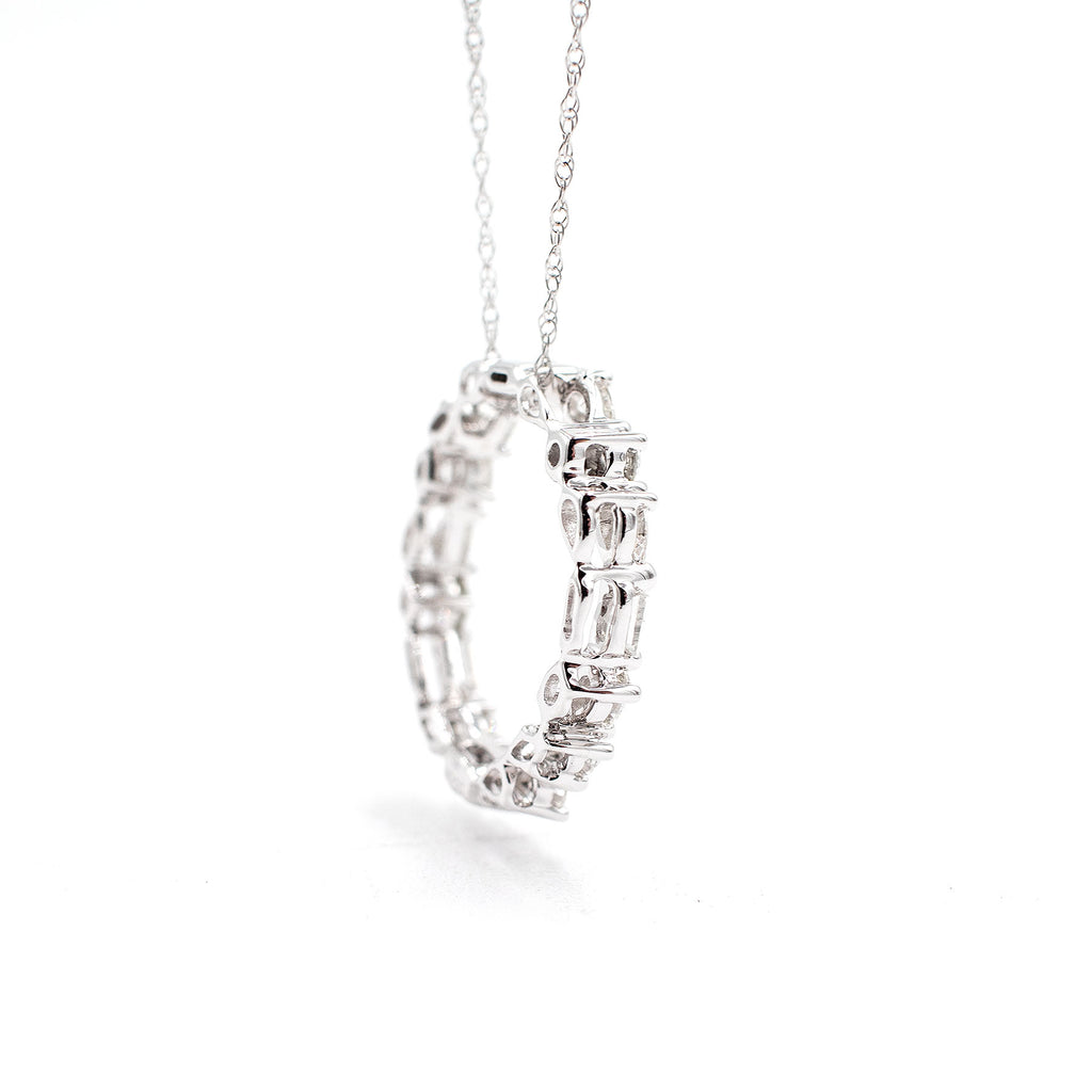 14k White Gold Diamond Circle Pendant Necklace