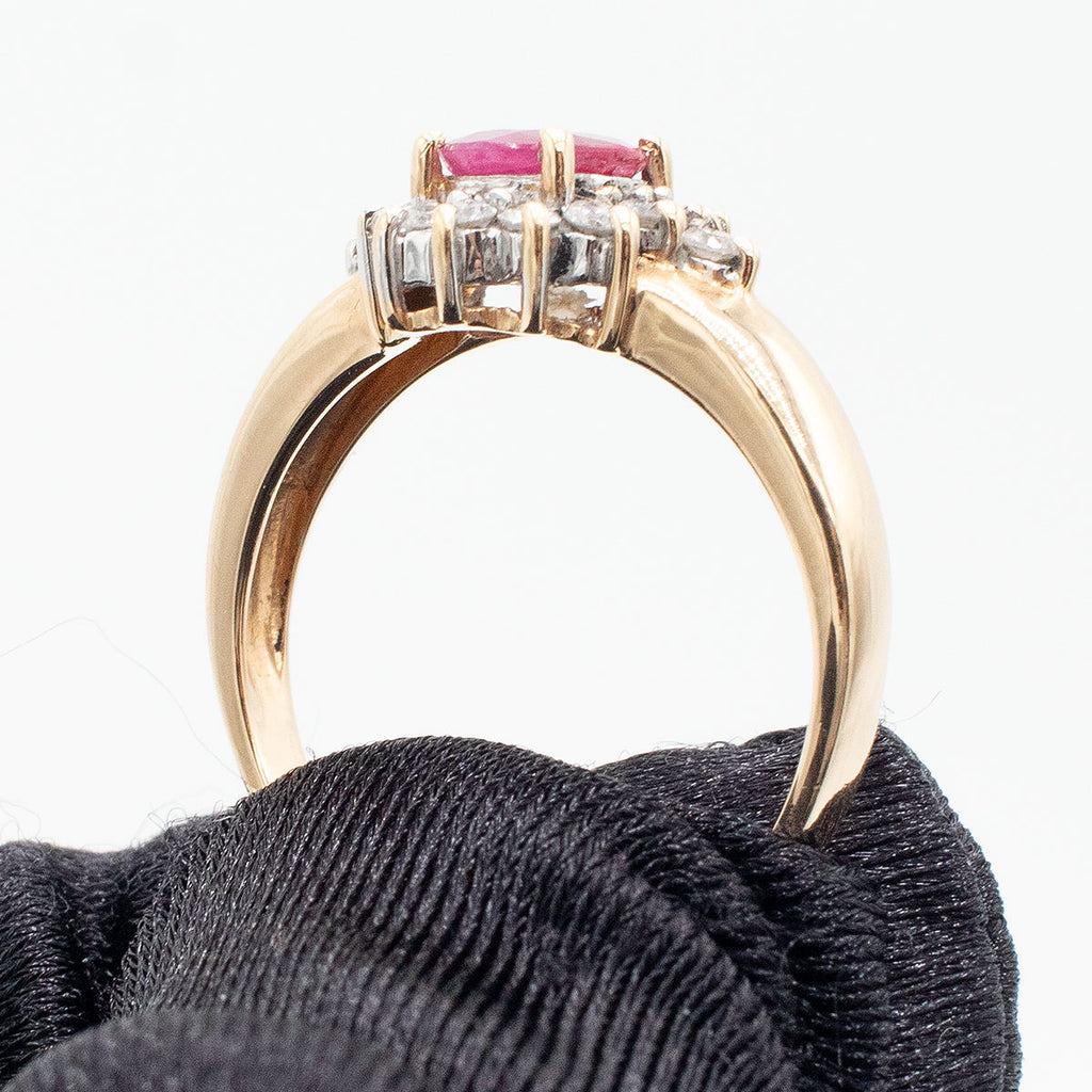 14k Yellow Gold Oval Ruby Ring With Diamonds