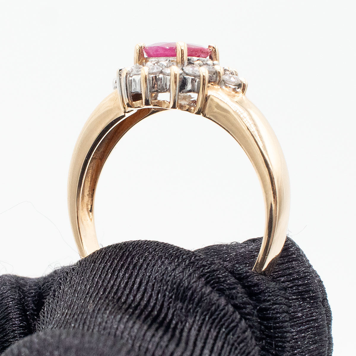 14k Yellow Gold Oval Ruby Ring With Diamonds