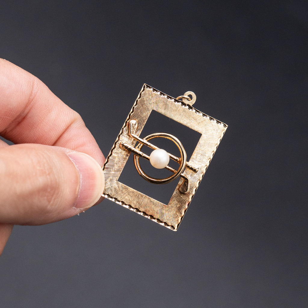 14k Yellow Gold Vintage Gold Pearl Square Pendant