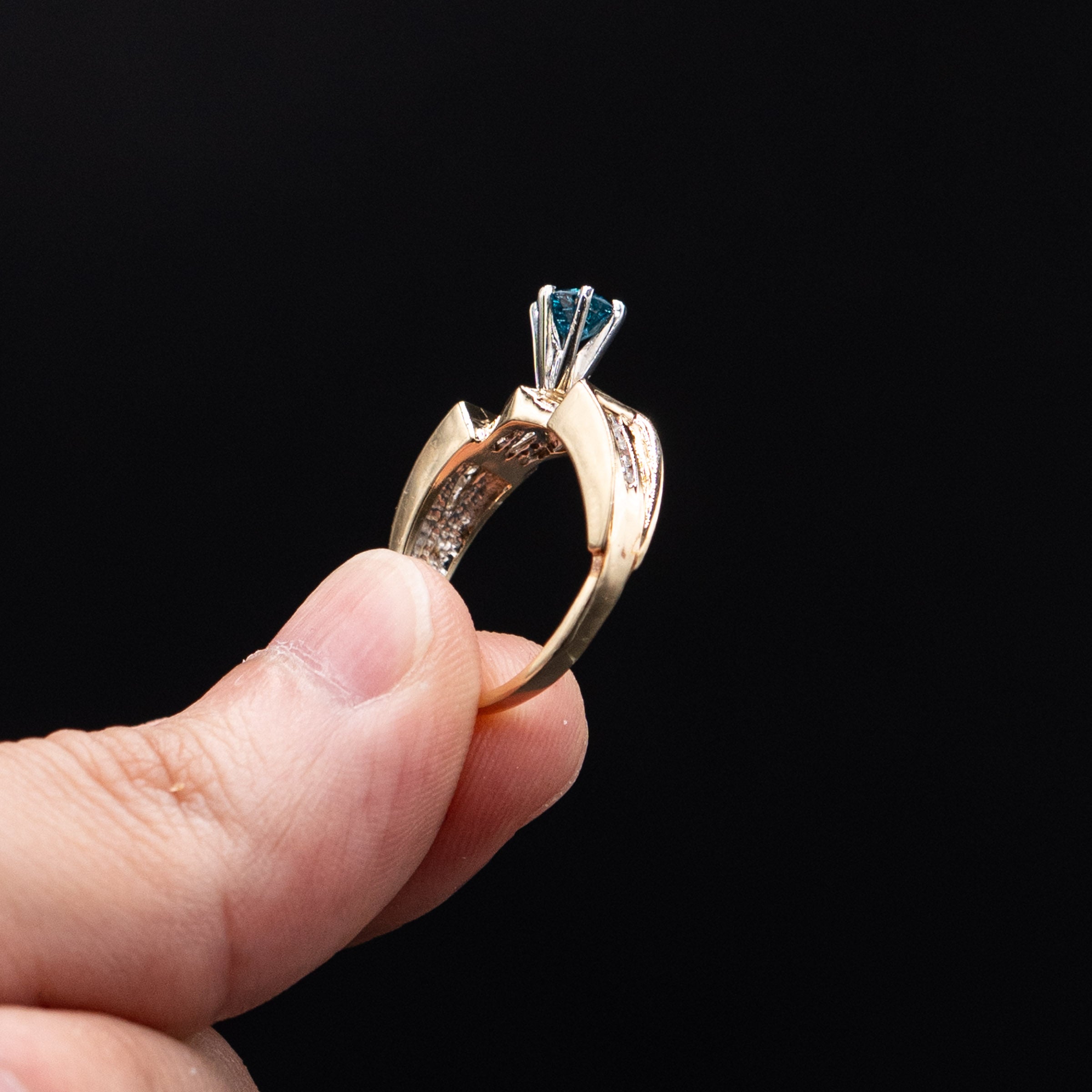 14k Yellow Gold Blue Round Gemstone Ring