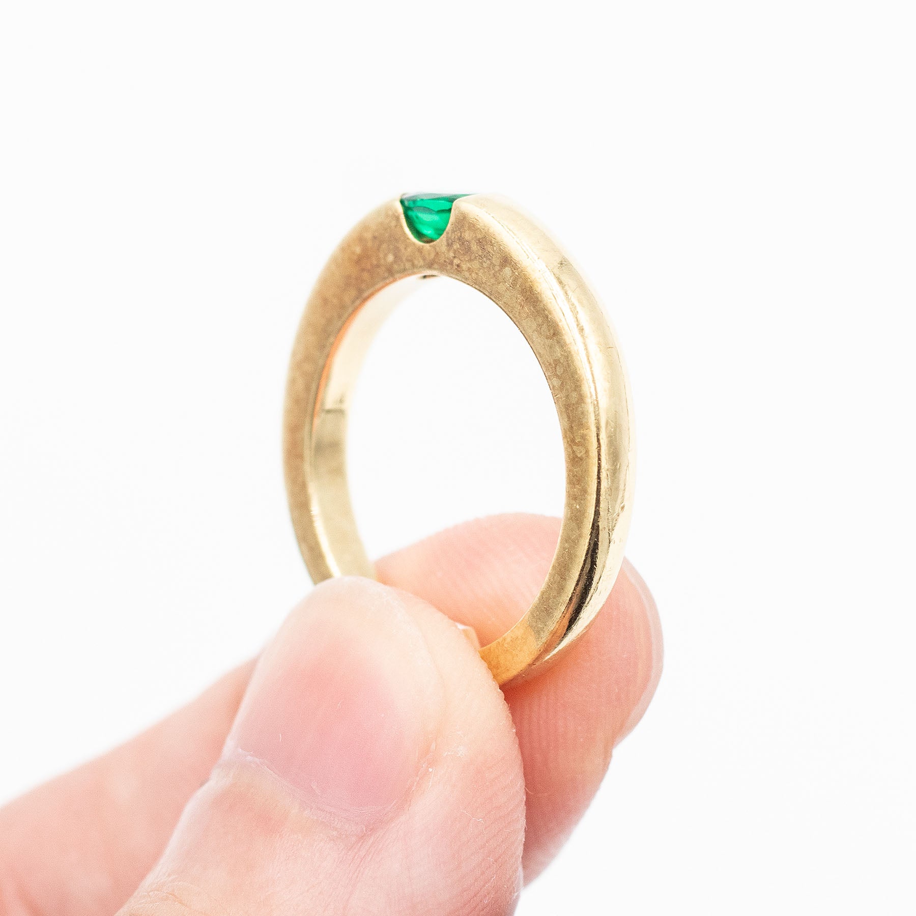 18k Yellow Gold Simple Emerald Set Smooth Ring