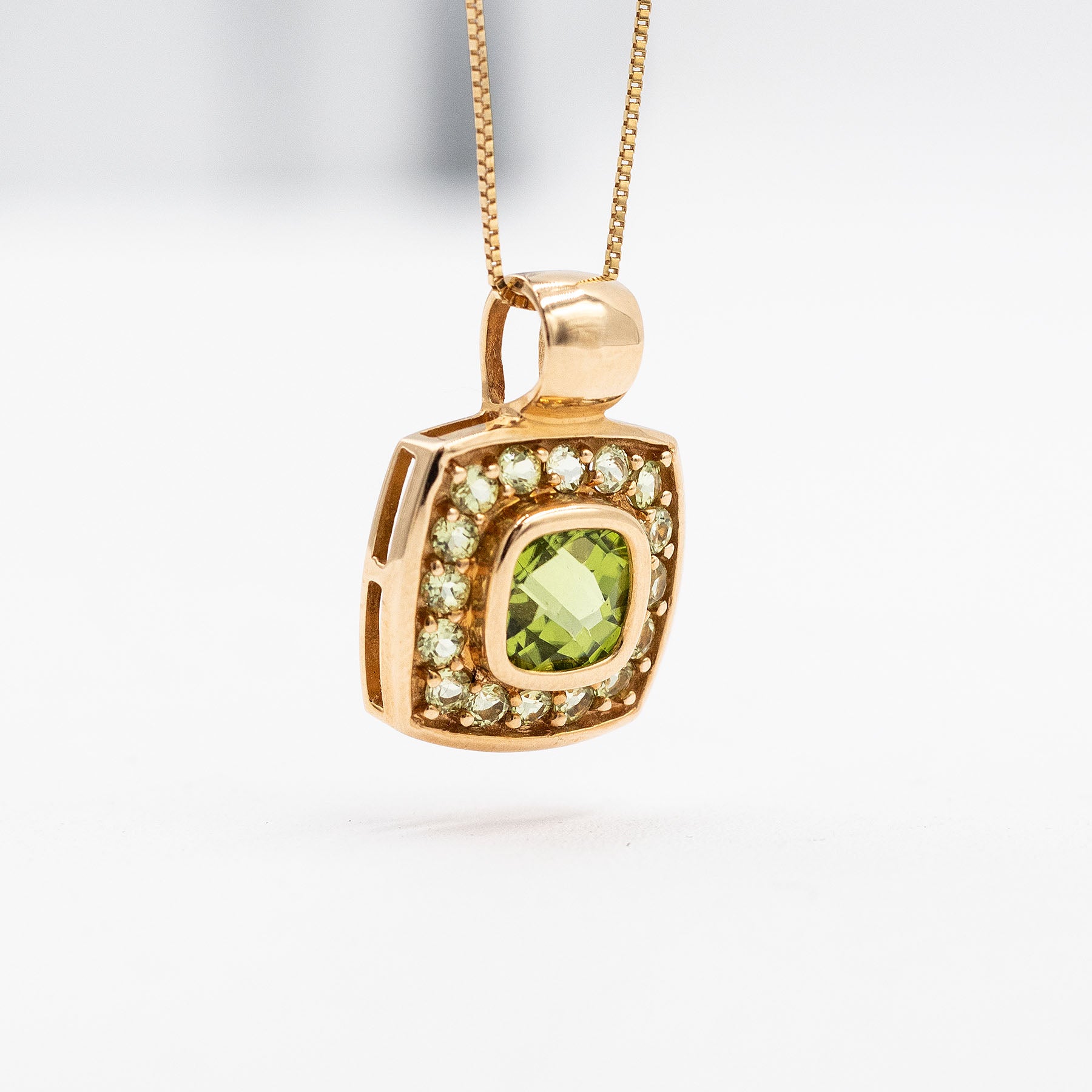 14k Yellow Gold Green Gemstone Pendant Necklace
