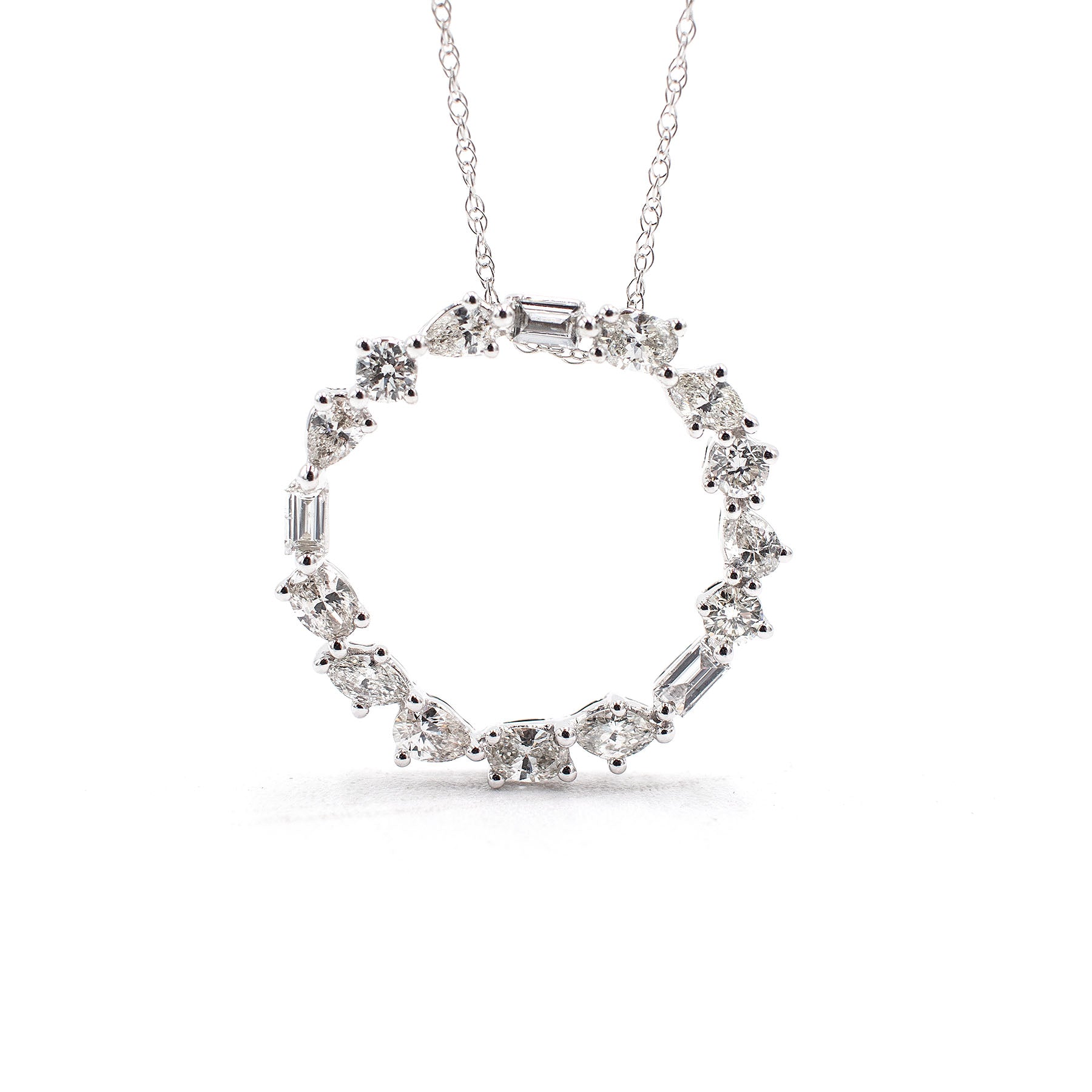 14k White Gold Diamond Circle Pendant Necklace