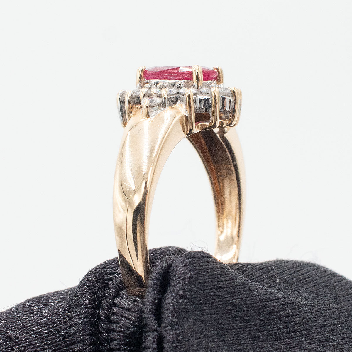 14k Yellow Gold Oval Ruby Ring With Diamonds