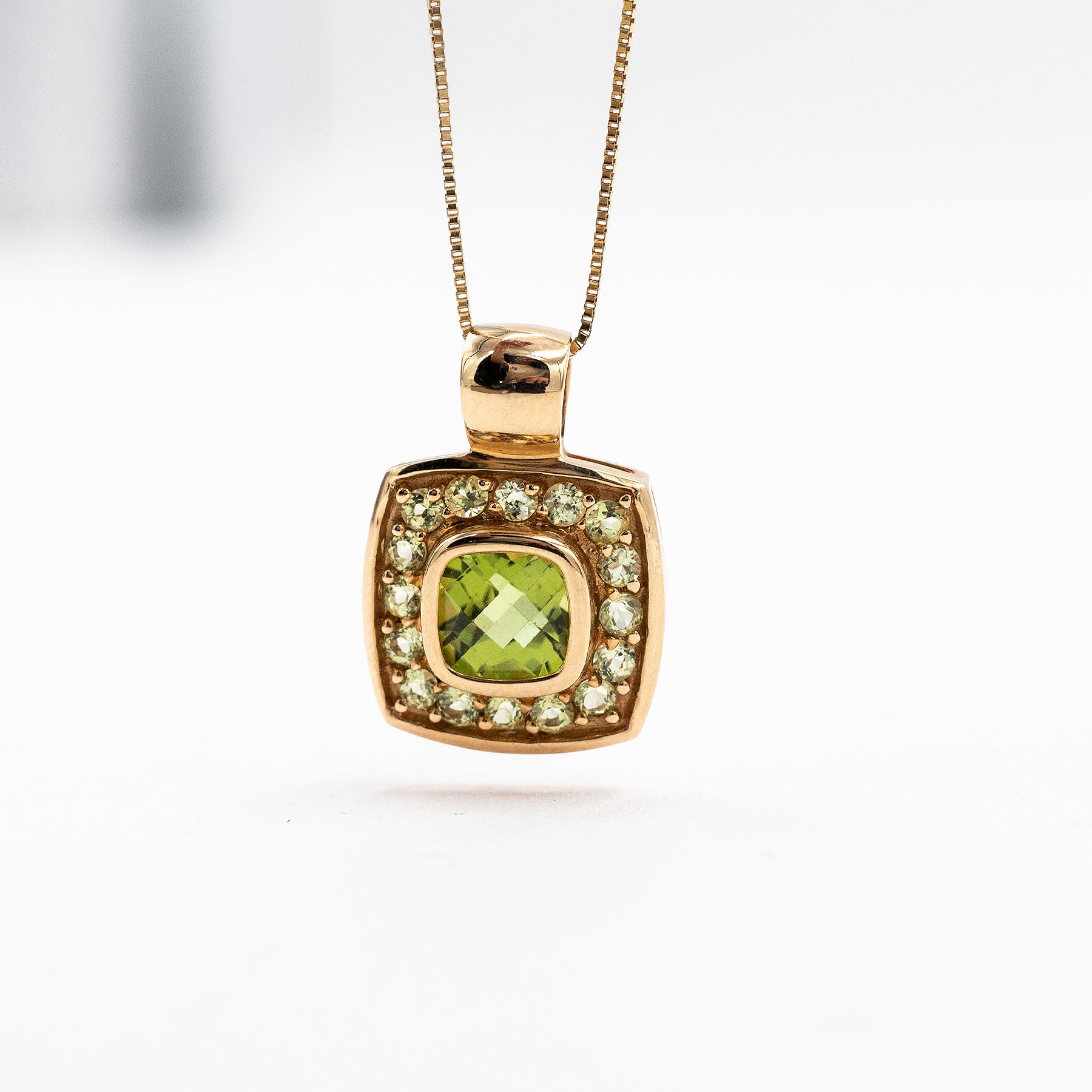 14k Yellow Gold Green Gemstone Pendant Necklace