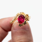 14k Yellow Gold Red Oval Gemstone Vintage Ring