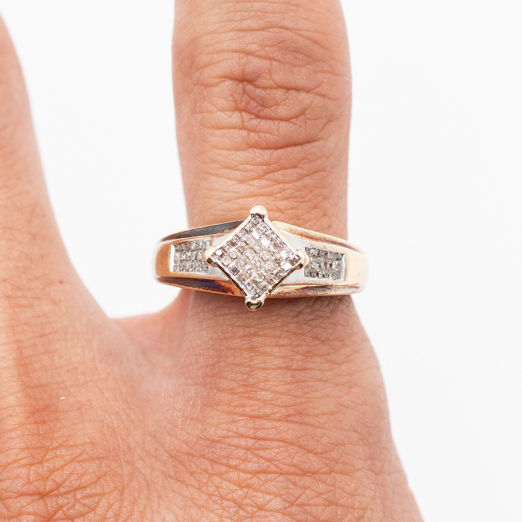 14k Yellow Gold Round Diamond Square Set Ring