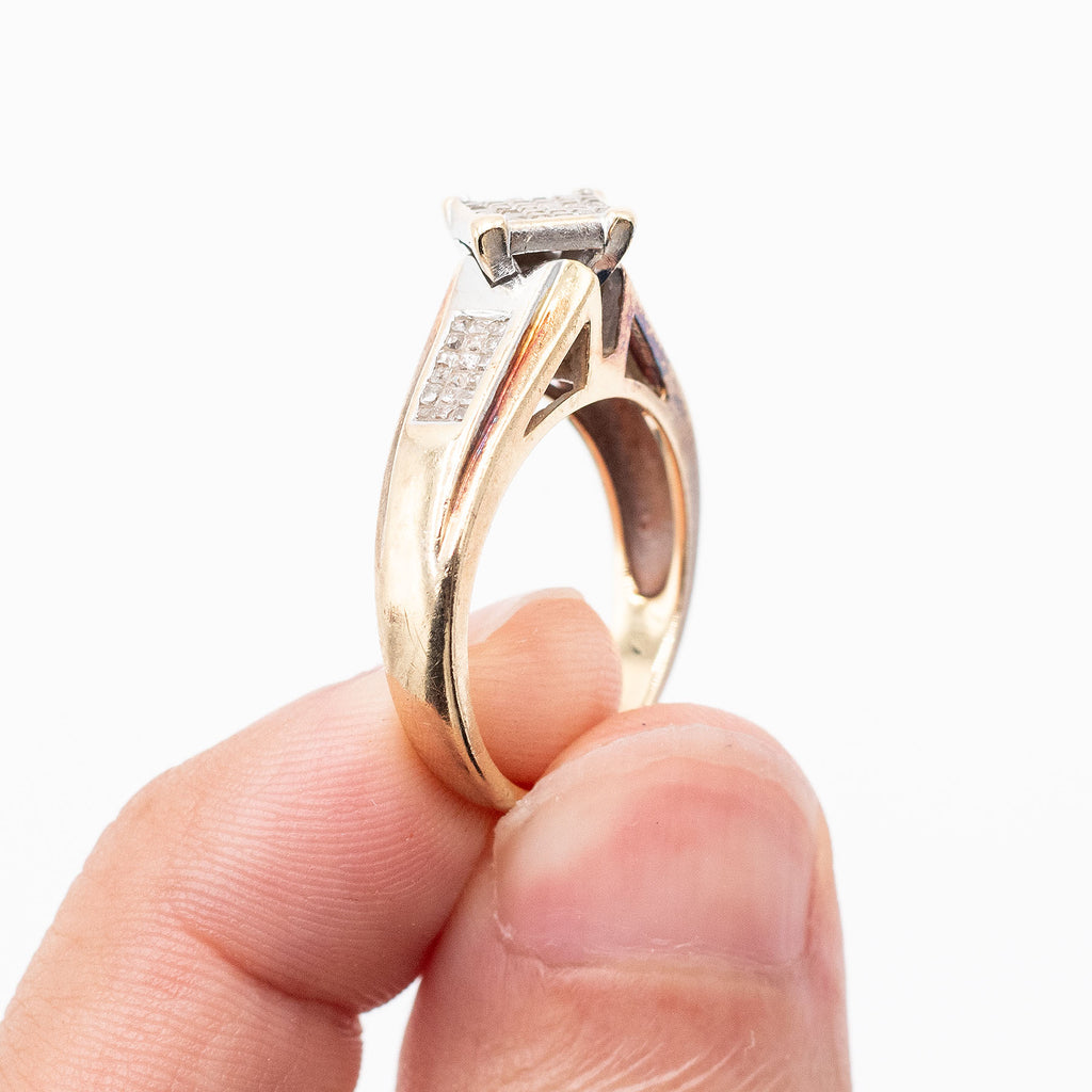 14k Yellow Gold Round Diamond Square Set Ring