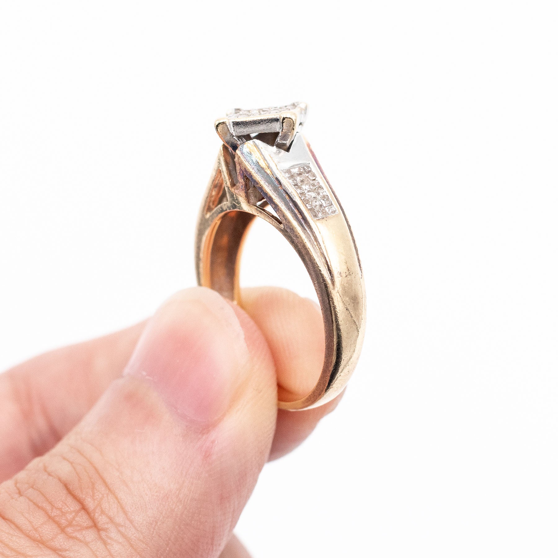 14k Yellow Gold Round Diamond Square Set Ring