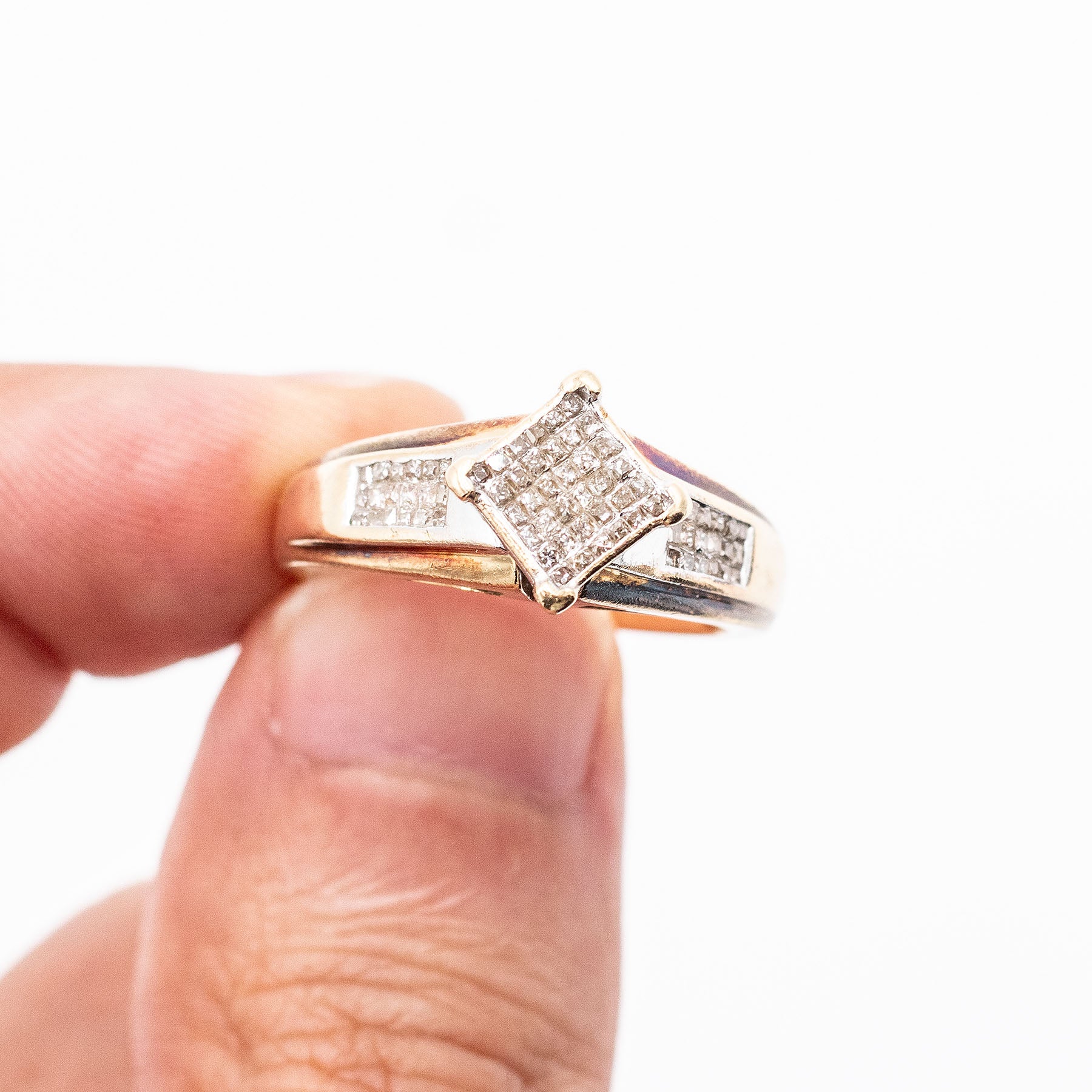 14k Yellow Gold Round Diamond Square Set Ring