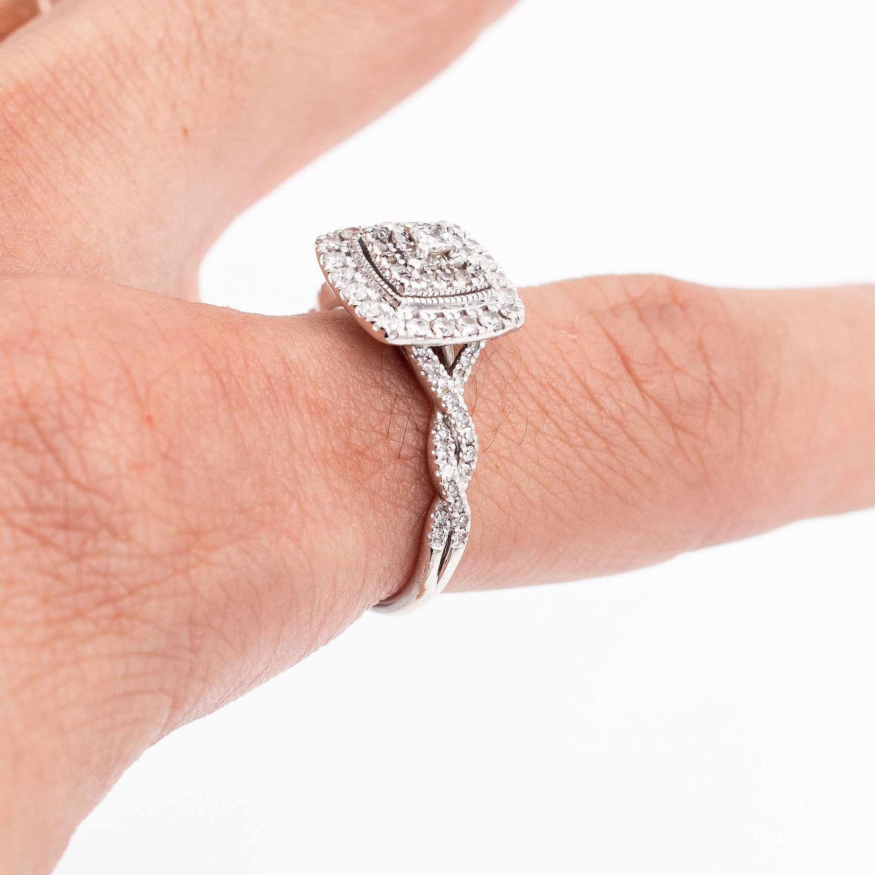 10k White Gold Round Diamond Pave Ring
