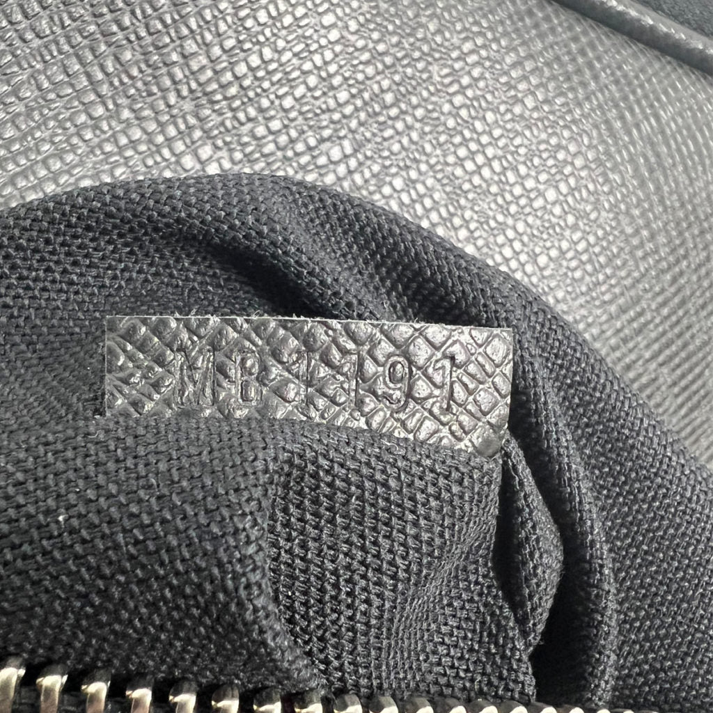 Louis Vuitton Black Odessa Taiga Leather Mens Laptop Bag NO STRAP
