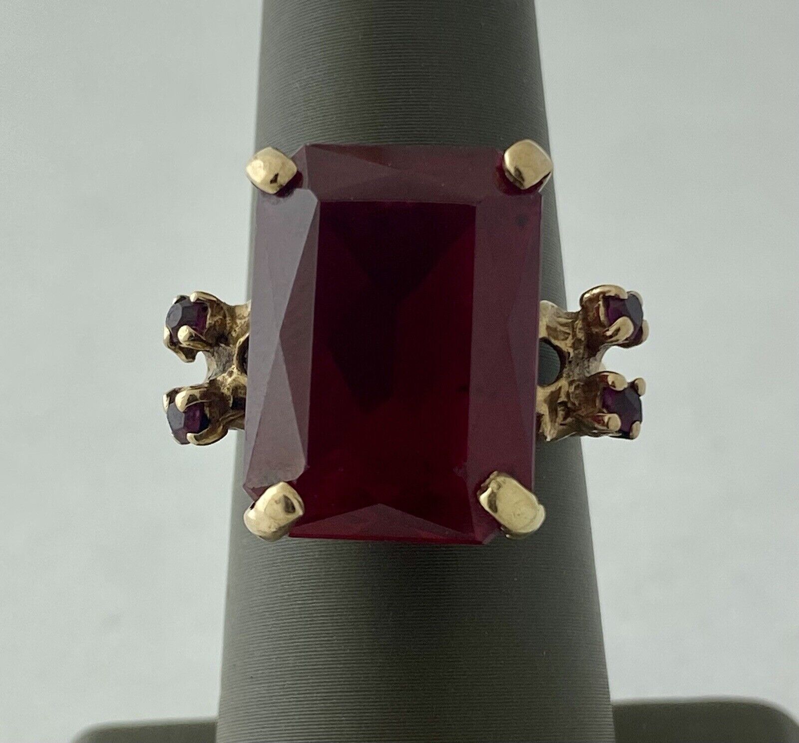 14kt Yellow Gold Red Sapphire Cocktail Ring