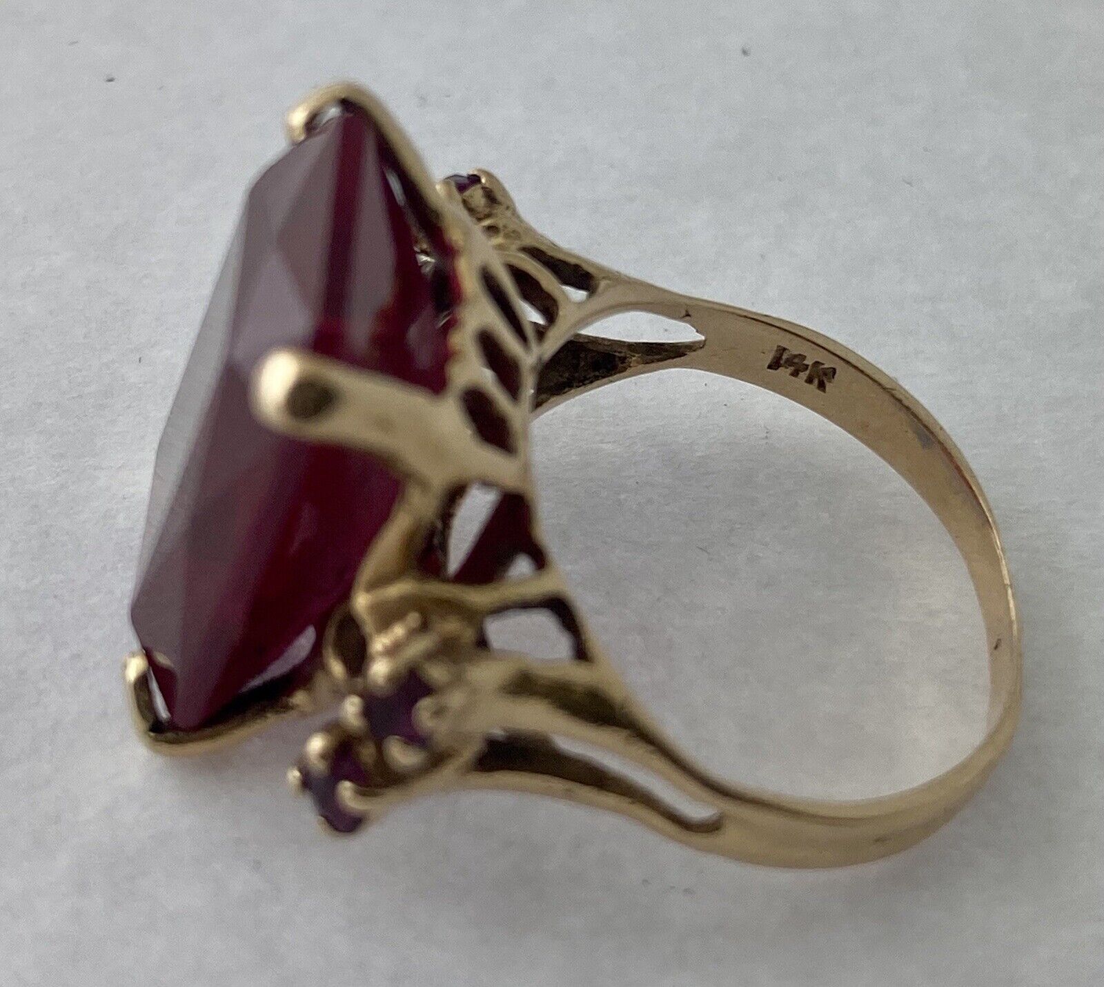 14kt Yellow Gold Red Sapphire Cocktail Ring
