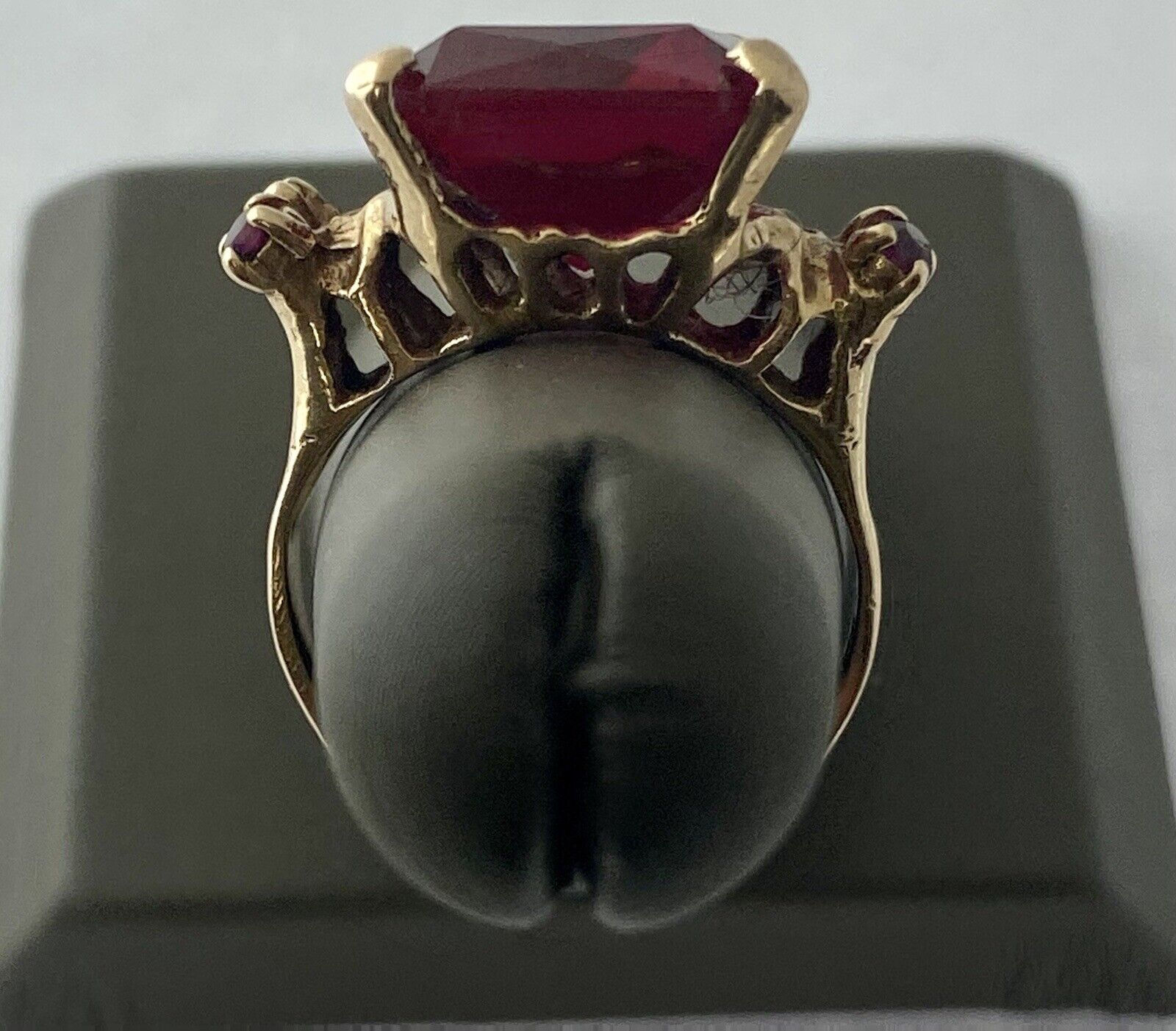 14kt Yellow Gold Red Sapphire Cocktail Ring