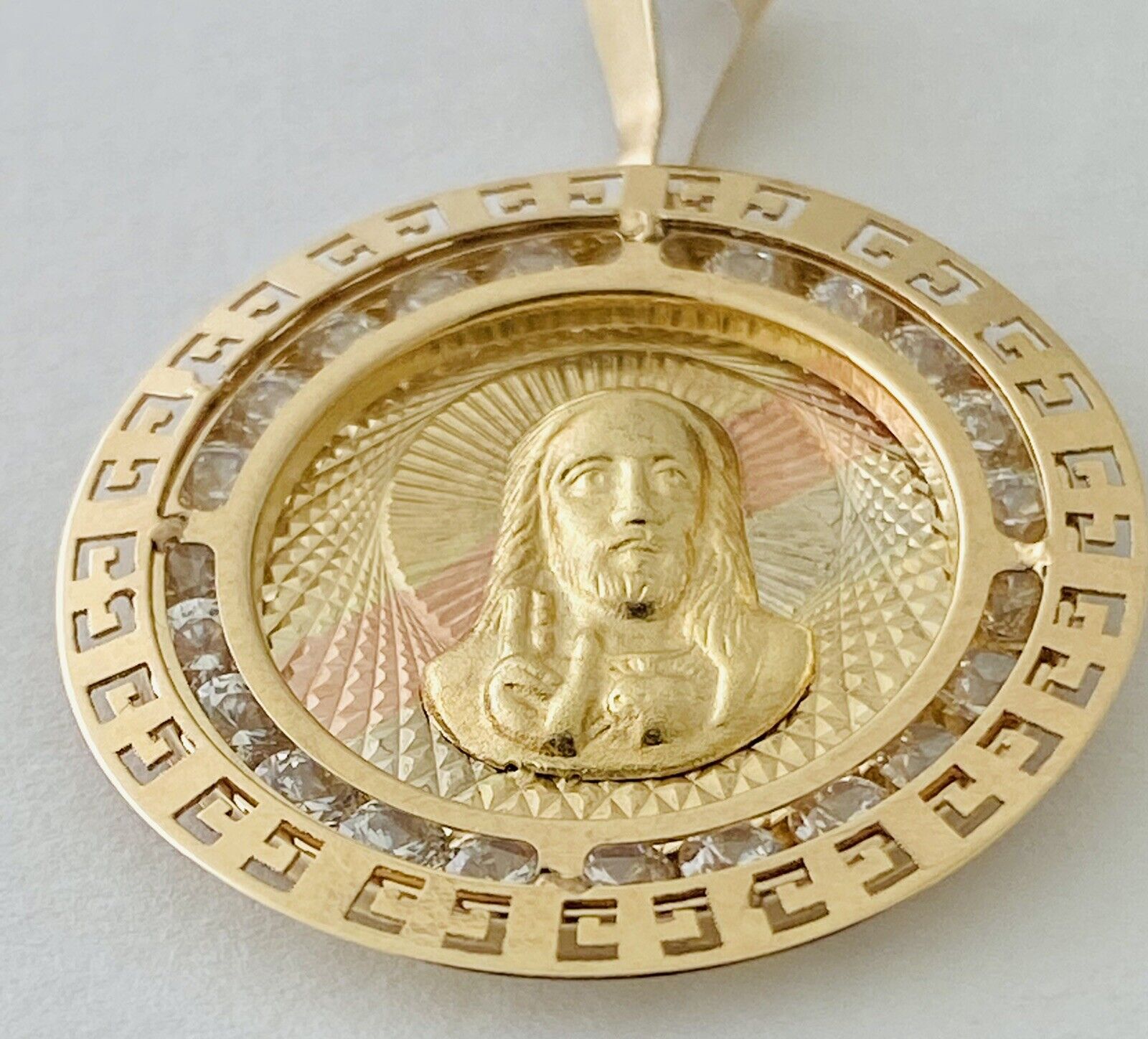 14kt Yellow Gold Jesus Head , Round Pendent