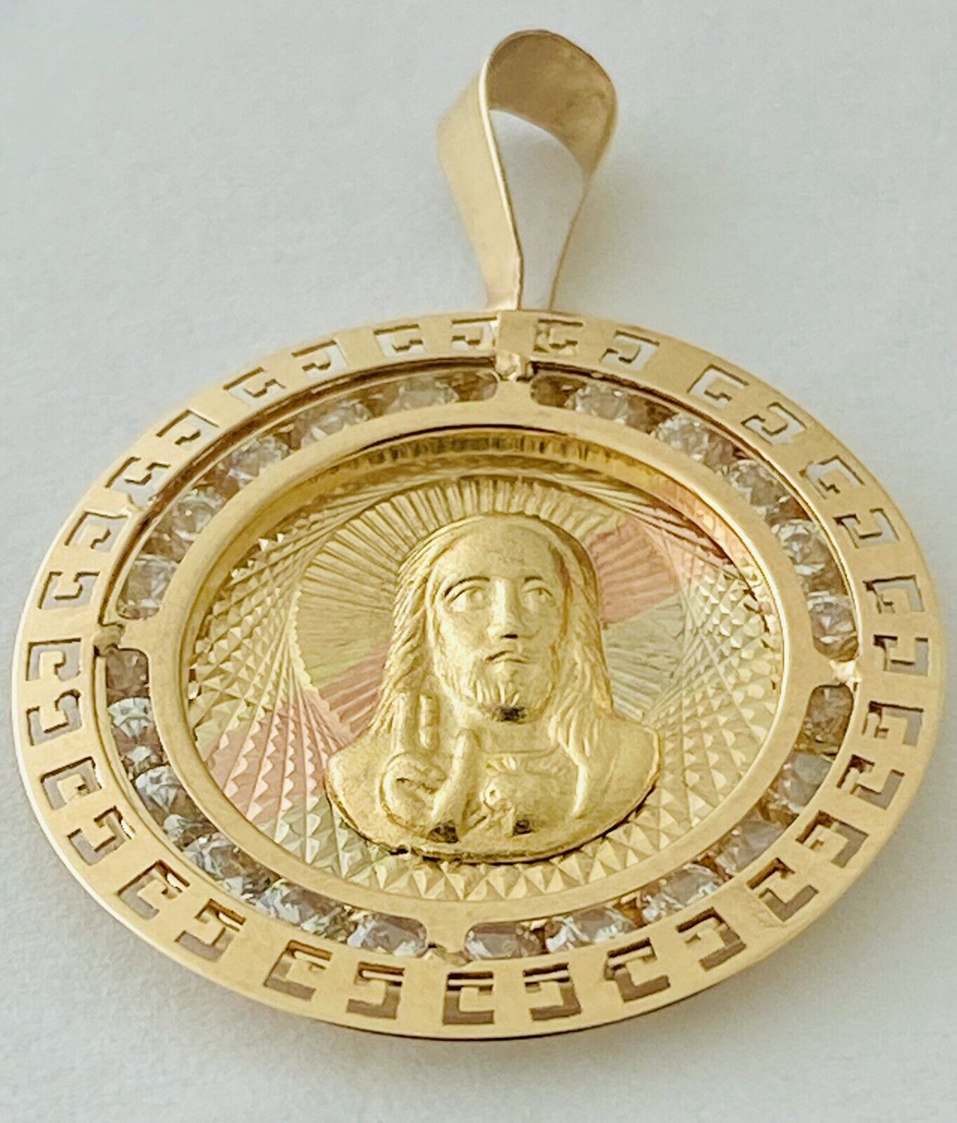 14kt Yellow Gold Jesus Head , Round Pendent