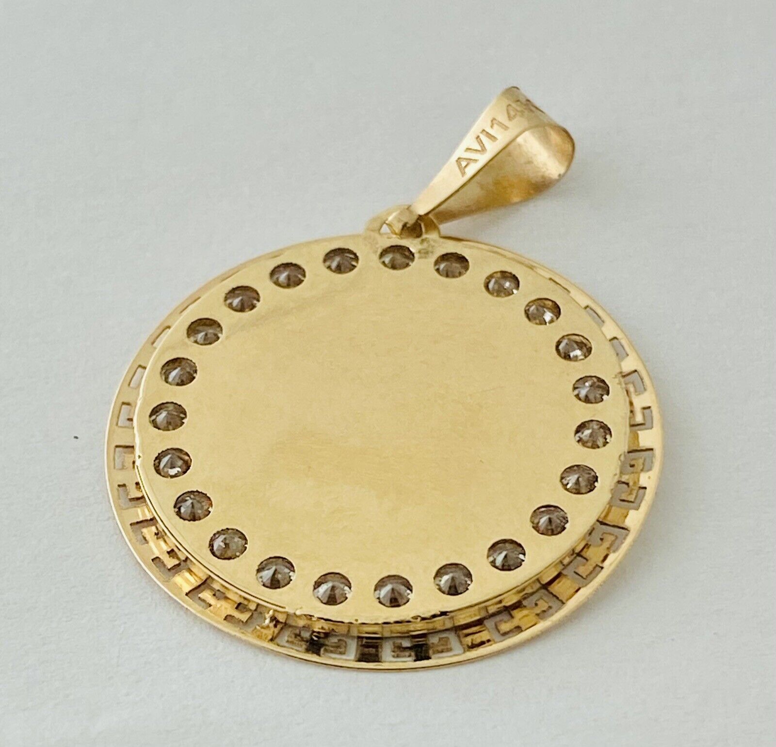 14kt Yellow Gold Jesus Head , Round Pendent