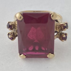14kt Yellow Gold Red Sapphire Cocktail Ring