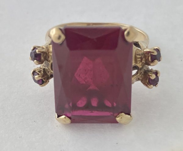 14kt Yellow Gold Red Sapphire Cocktail Ring