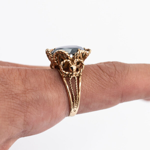 10k Yellow Gold Black Round Gemstone Vintage Ring - Image 7