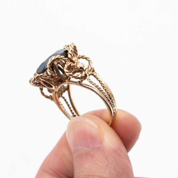 10k Yellow Gold Black Round Gemstone Vintage Ring - Image 3