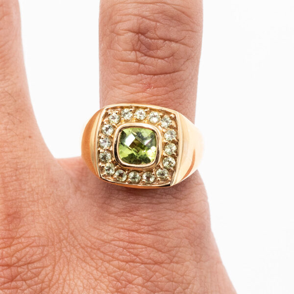 14k Yellow Gold Round Green Gemstone Ring - Image 6