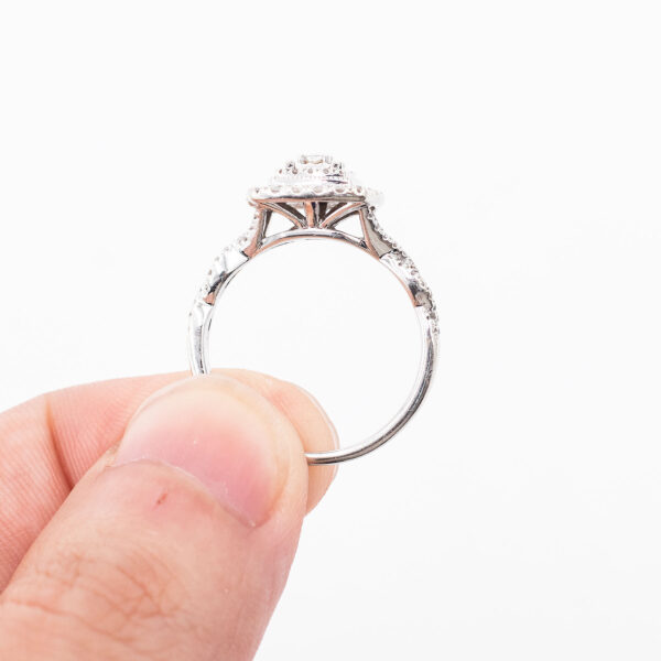10k White Gold Round Diamond Pave Ring - Image 4