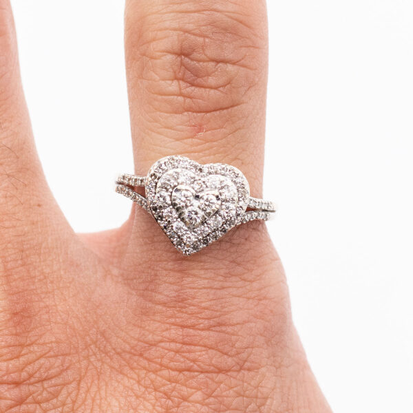 10k White Gold Diamond Pave Heart Ring - Image 6