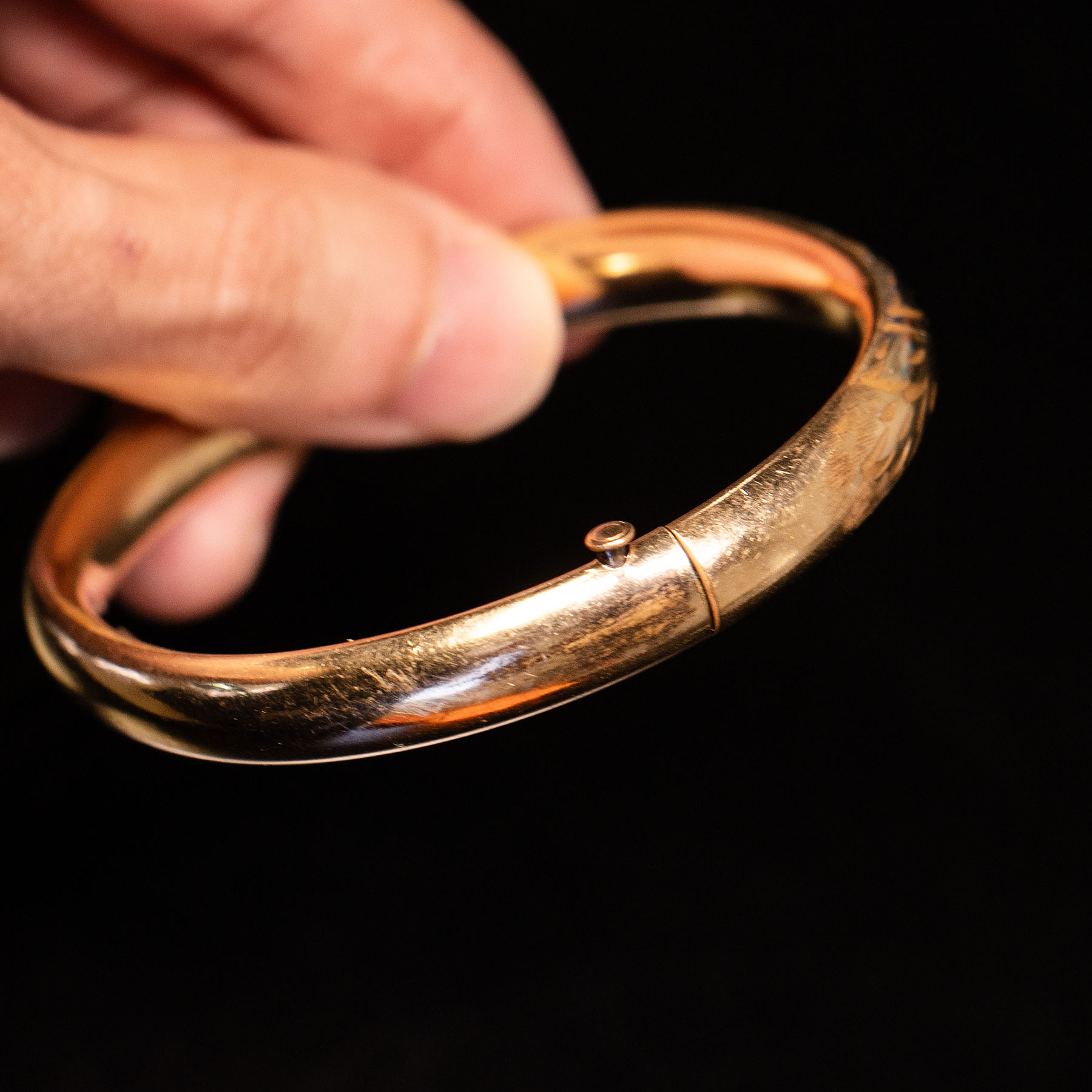 10k Yellow Gold Vintage Bangle Bracelet - Image 4