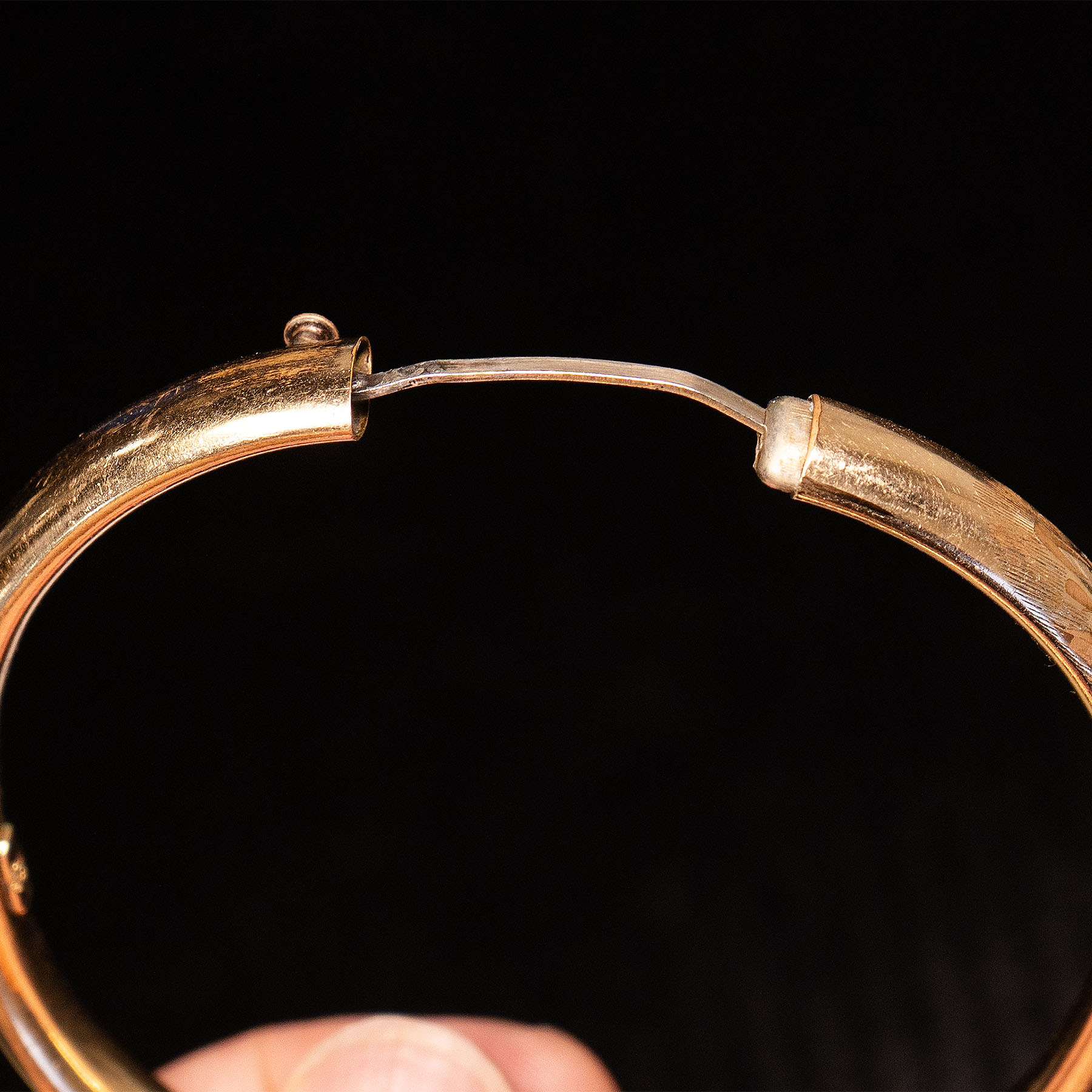 10k Yellow Gold Vintage Bangle Bracelet - Image 3